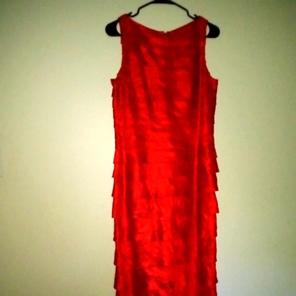 Red Adrianna Papell Full Length Gown. Shutter Pleat. Sleeveless. Size 10. Zipper